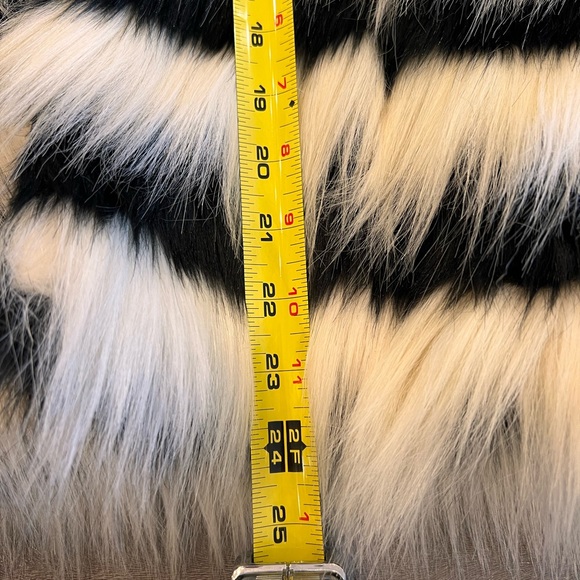 Black and White Vero Moda fake fur coat - Picture 10 of 11
